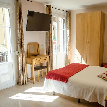 Hotel Jaques Хака Екстериор снимка