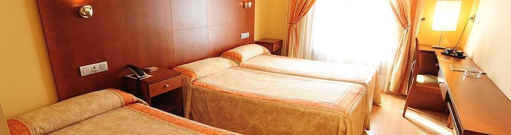 Hotel Jaques Хака Екстериор снимка