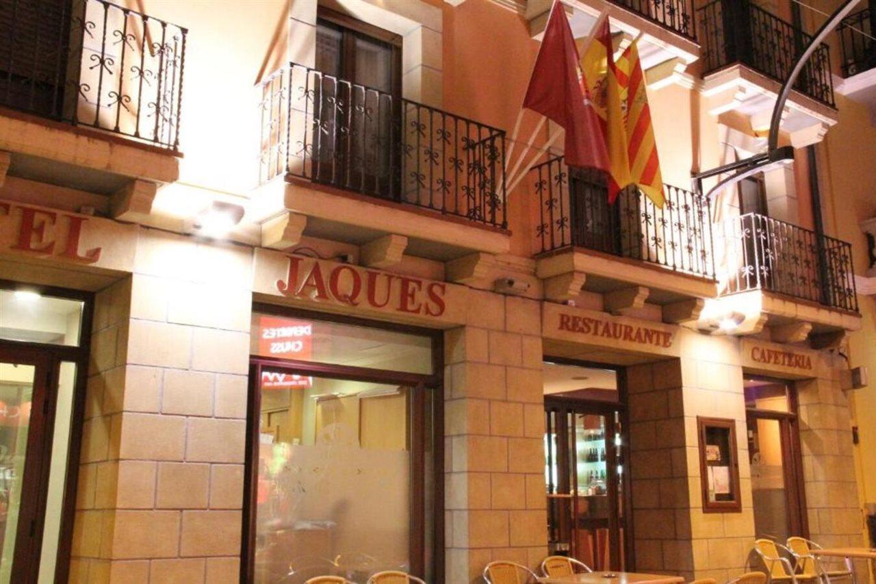 Hotel Jaques Хака Екстериор снимка