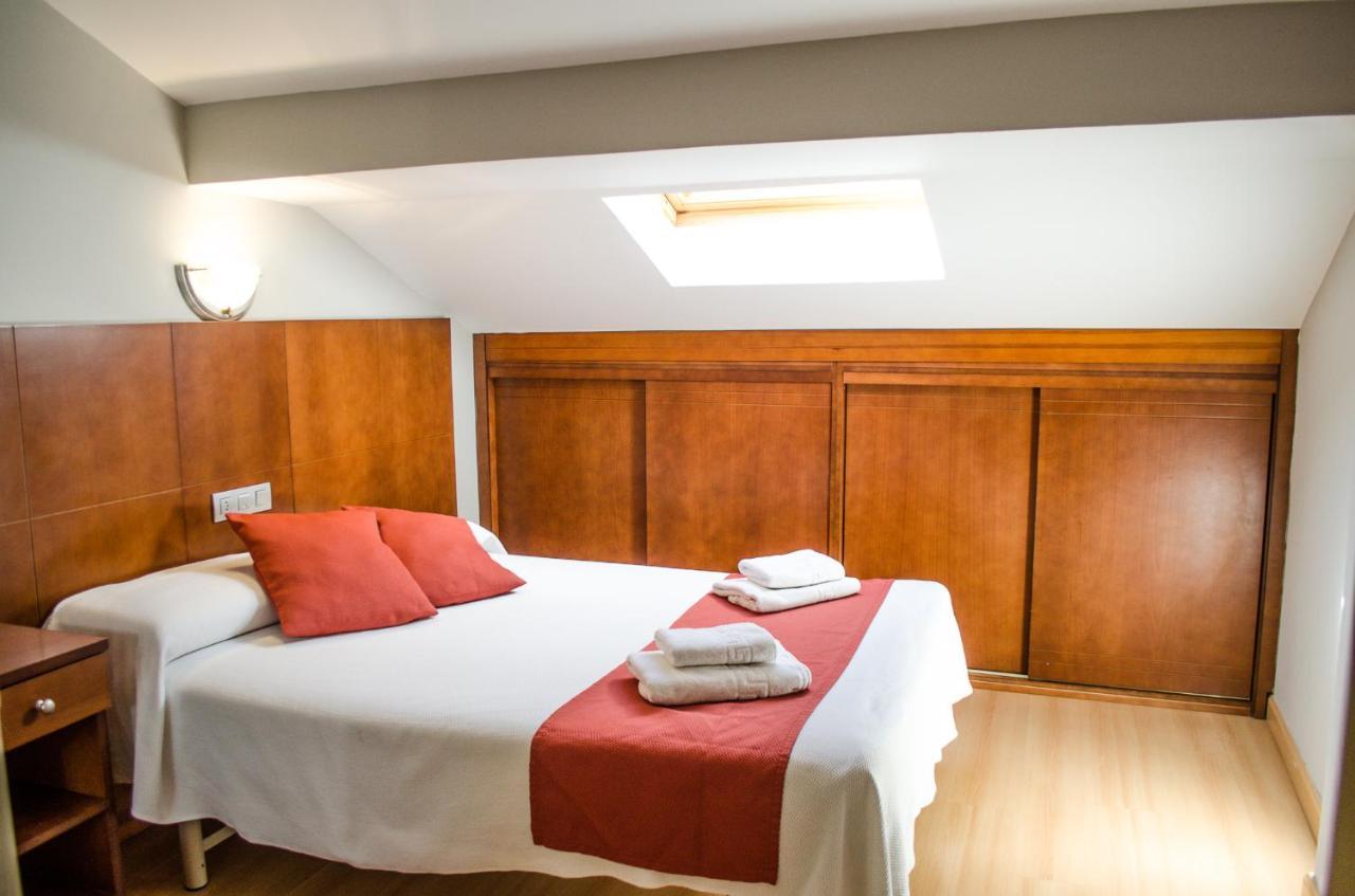Hotel Jaques Хака Екстериор снимка