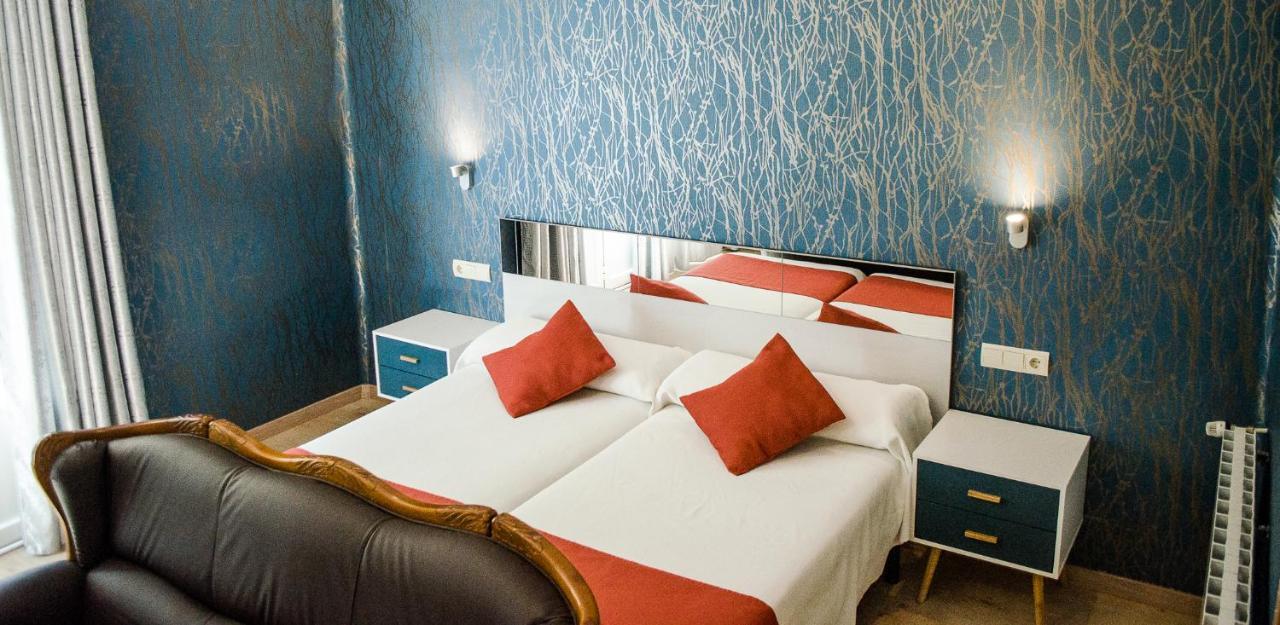 Hotel Jaques Хака Екстериор снимка