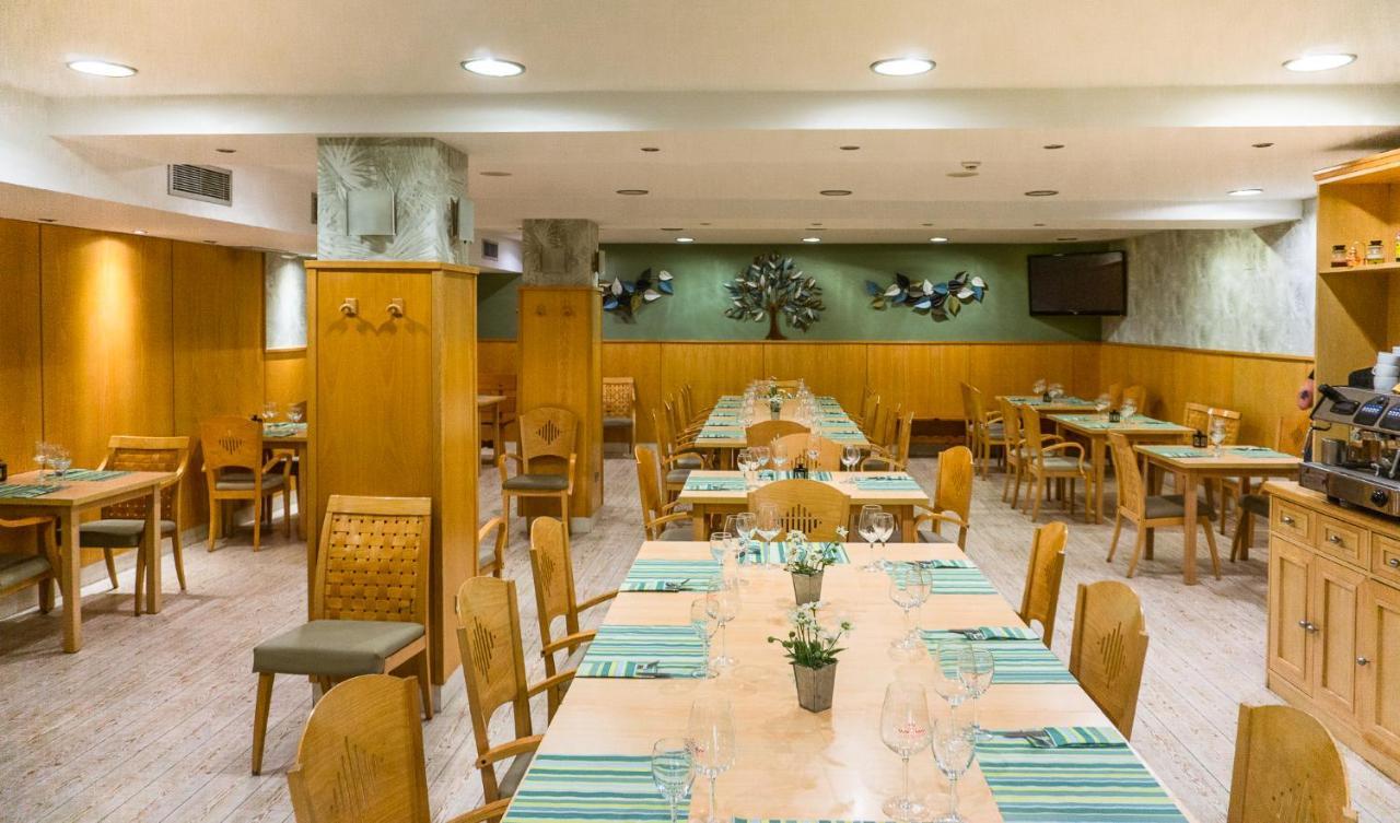 Hotel Jaques Хака Екстериор снимка