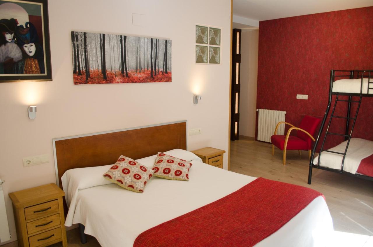 Hotel Jaques Хака Екстериор снимка