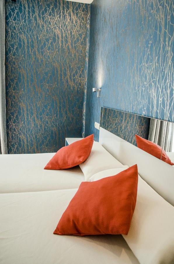 Hotel Jaques Хака Екстериор снимка