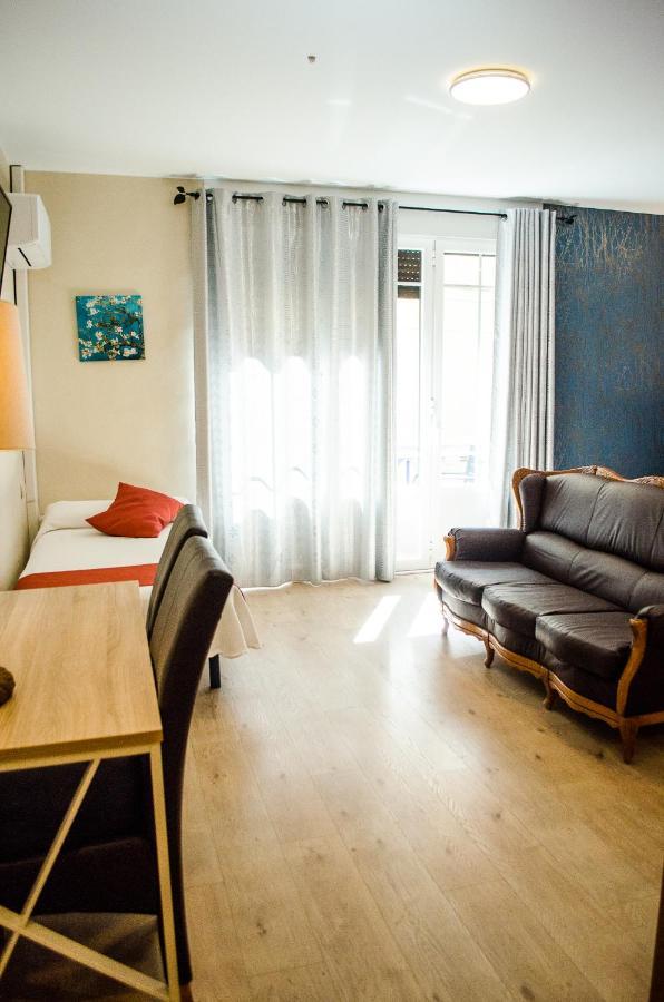 Hotel Jaques Хака Екстериор снимка