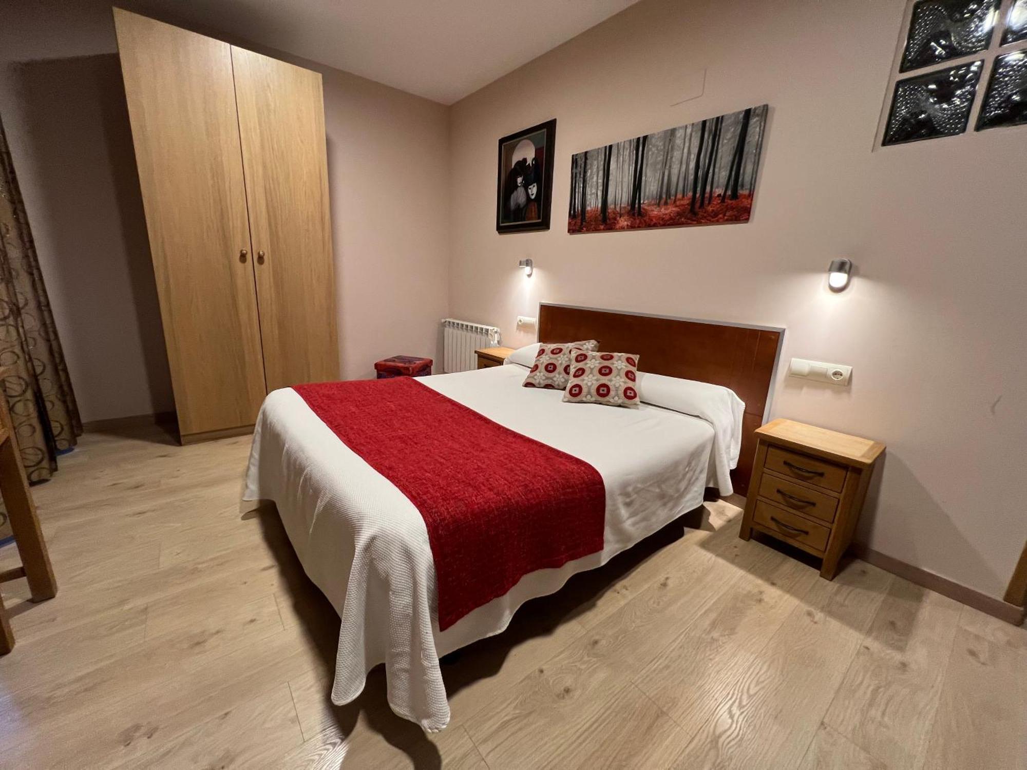 Hotel Jaques Хака Екстериор снимка